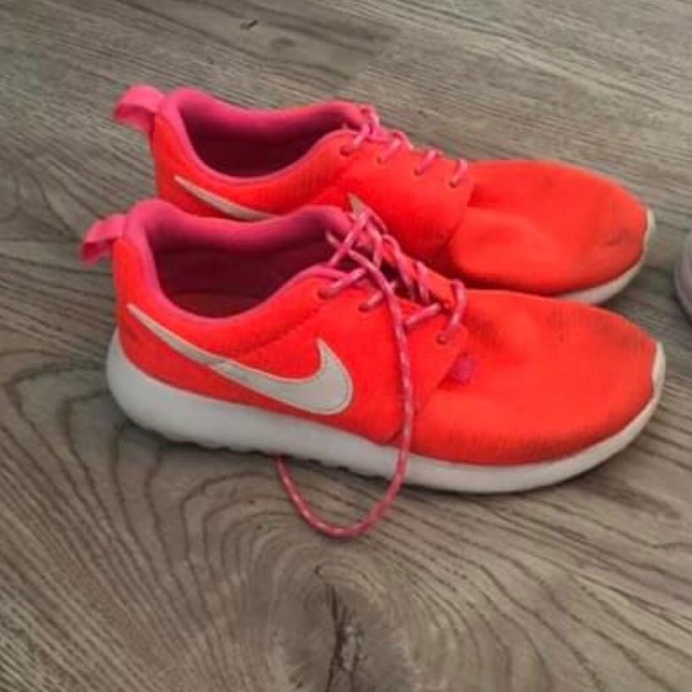 Nike Hot Pink Tennis Shoes